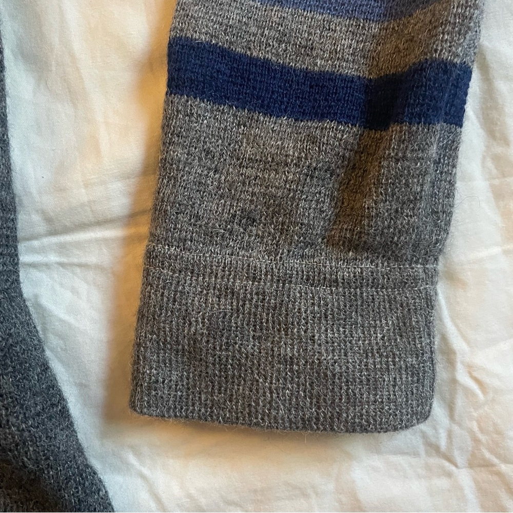Cotopaxi Crew Neck Wool Gray and Blue Accent Men’s and Women’s Sweater - Picture 11 of 15